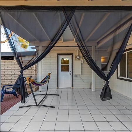 New Midtown Modern Studio With Backyard Phoenix Bagian luar foto