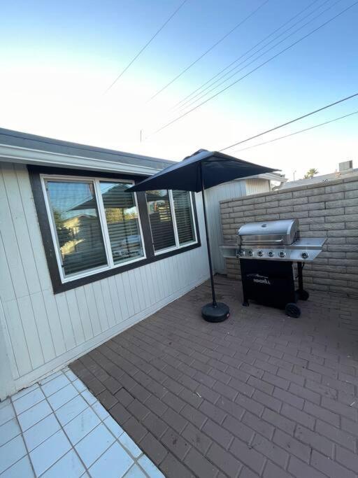 New Midtown Modern Studio With Backyard Phoenix Bagian luar foto