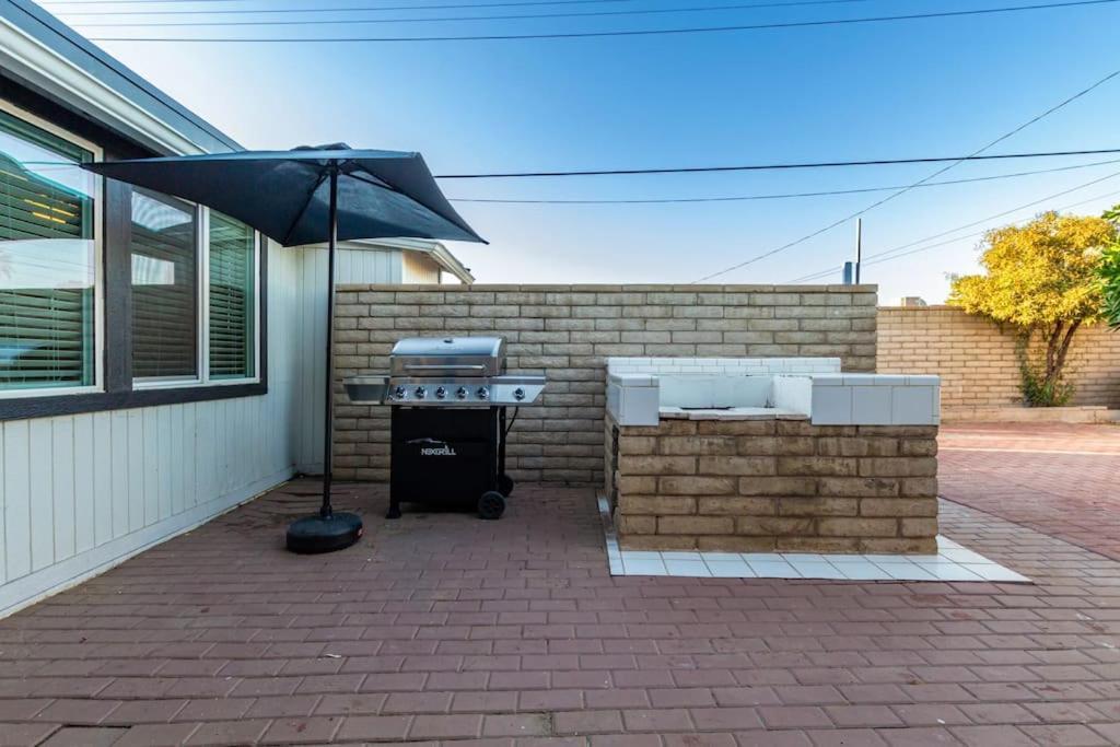 New Midtown Modern Studio With Backyard Phoenix Bagian luar foto