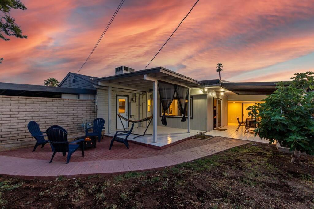 New Midtown Modern Studio With Backyard Phoenix Bagian luar foto