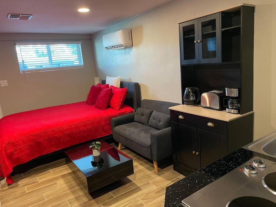 New Midtown Modern Studio With Backyard Phoenix Bagian luar foto
